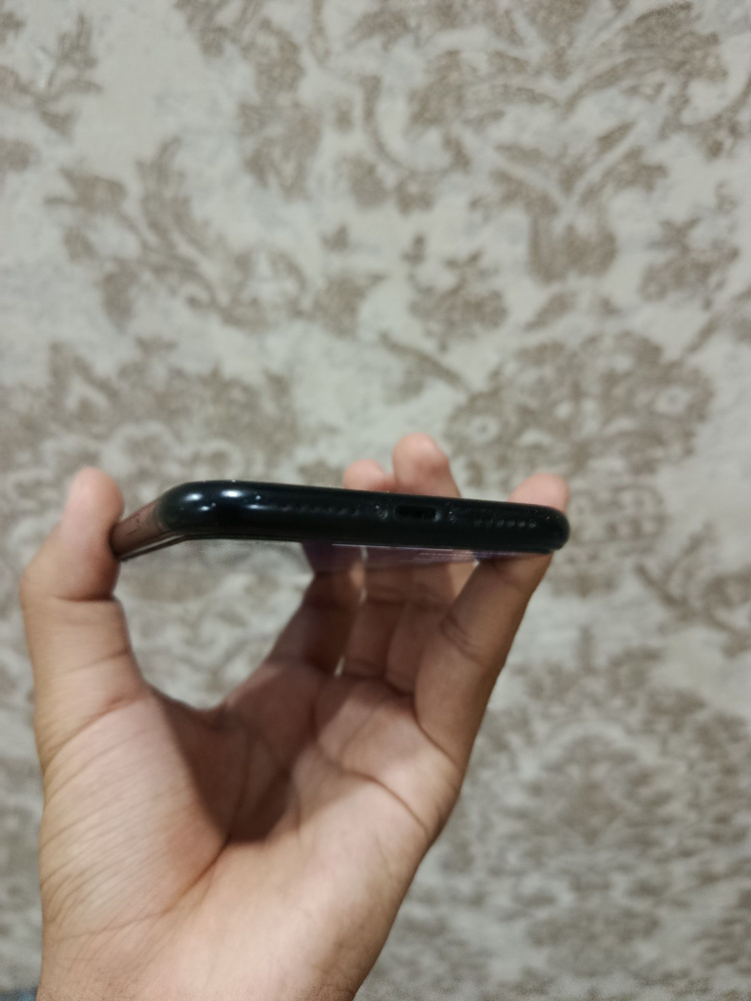 Iphone XR sotiladi LLA 64gb