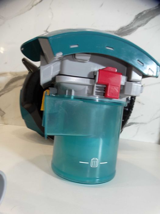 Makita DCL500 - Акумулаторна прахосмукачка