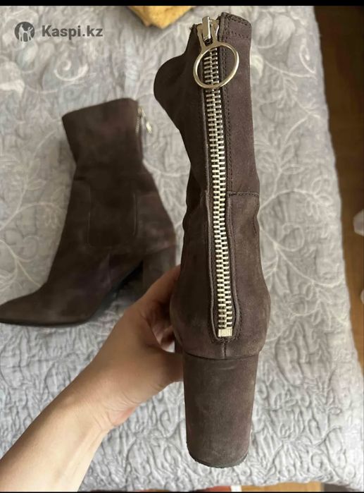 Ботфорт и ботинка