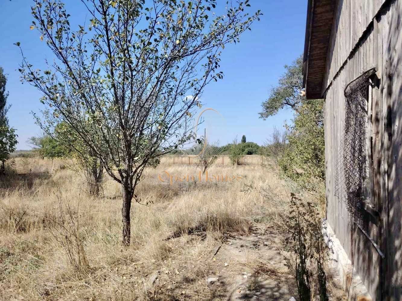 Бунгала, метална конструкция и 6дка УПИ в Златовръх