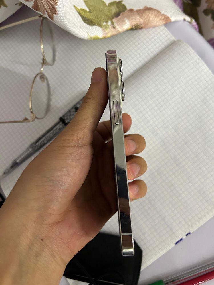 iPhone 13 pro в идеальным состояний