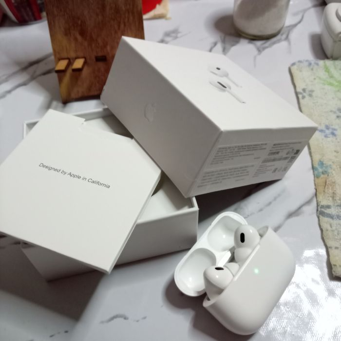 Абсолютно новые AirPods pro
