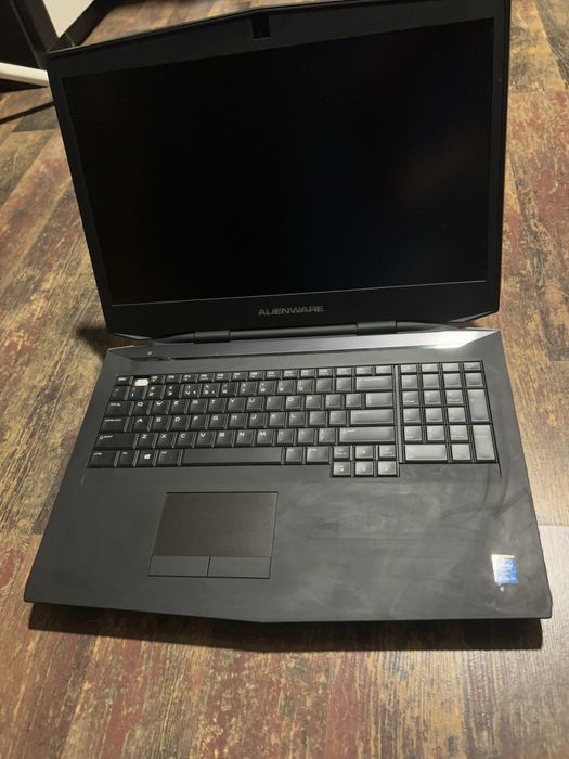 Gaming Laptop Alienware 17,идва със зарядно