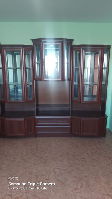 Продам сервант для посуды