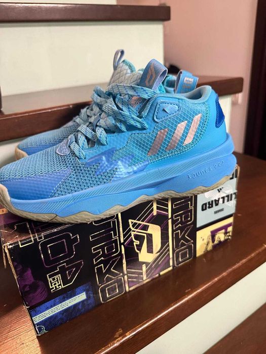 Adidasi blue marimea 37.5