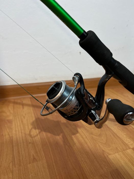 Combo pescuit spinning Lansetă Delphin Wasabi 2.10m mulinetă Fl FA3000