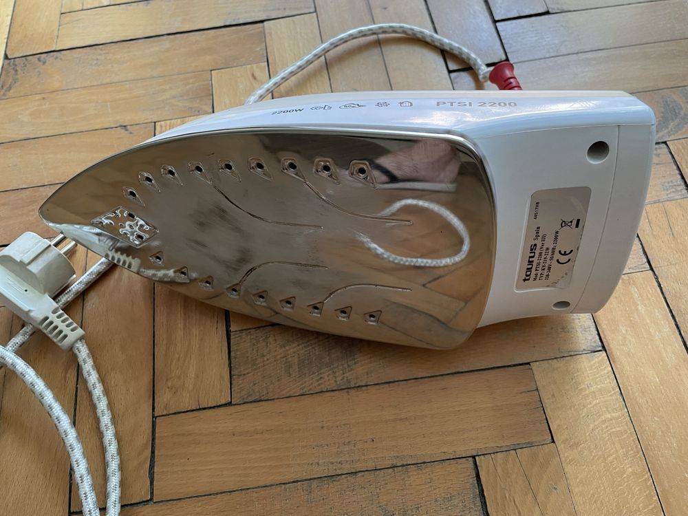 Ютия за гладене TAURUS 2200W