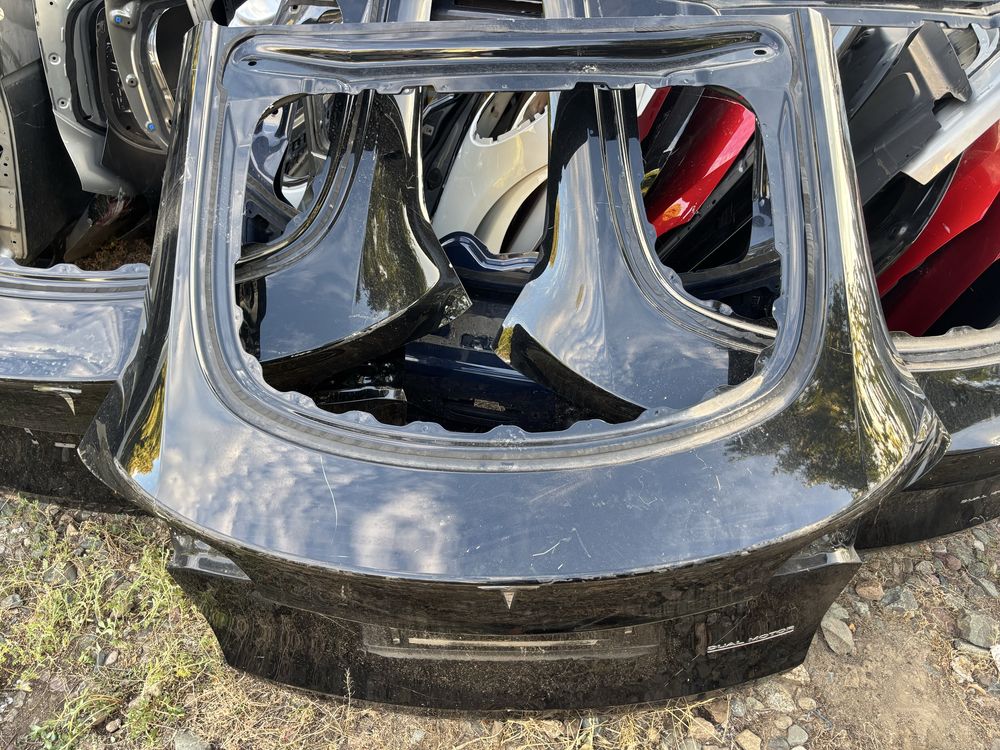 Капак Tesla Model Y