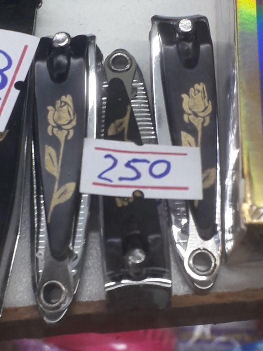 Распродажа! Новый.  Кусачки для ногтей маленький