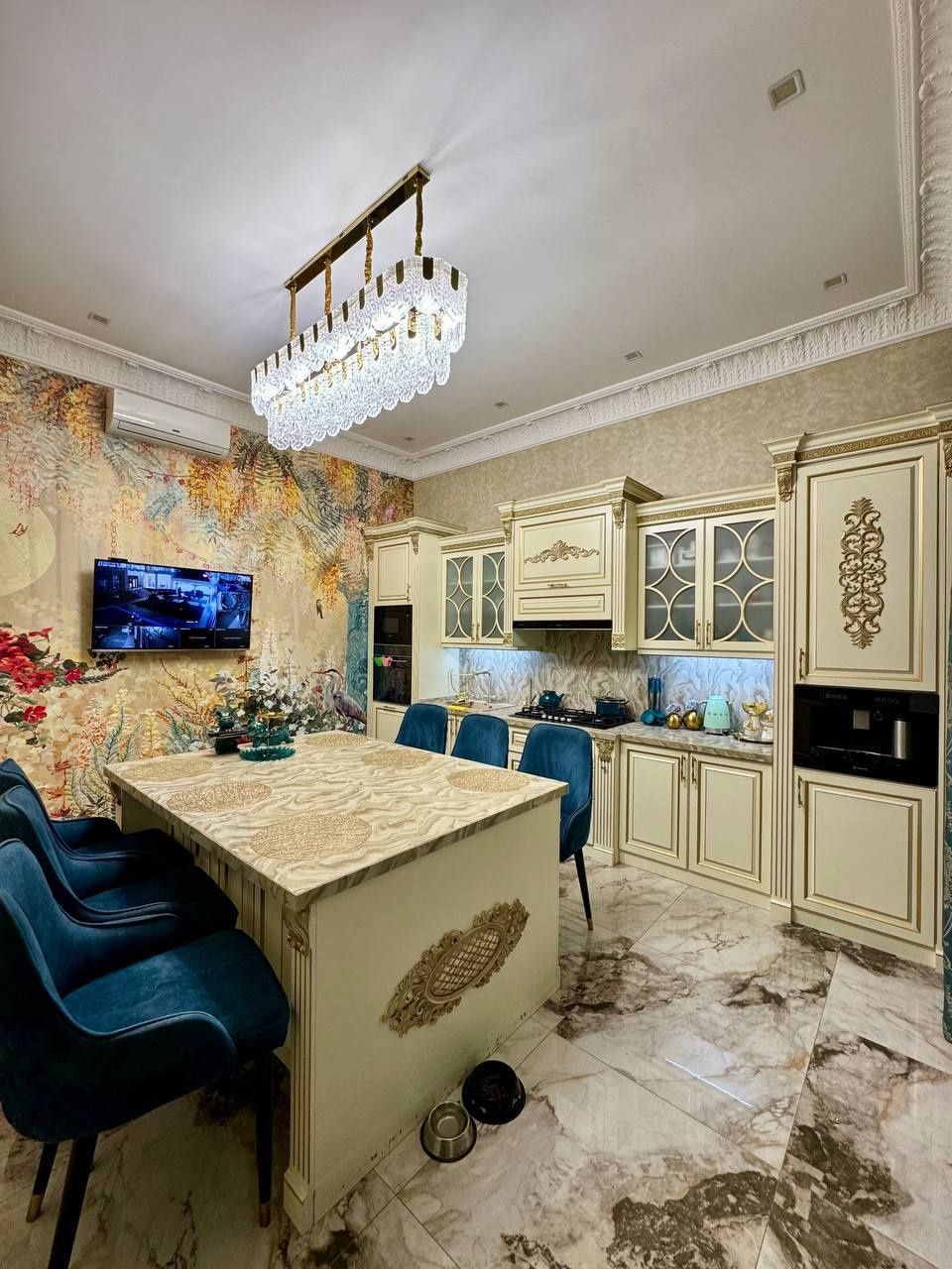 Продам Евро-Дом 7 соток, 7 комнат, ор-р: Амир Темур махалля