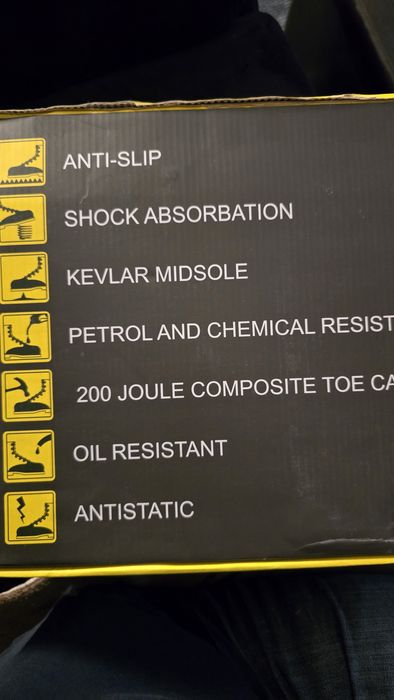 Bocanci de lucru cu bombeu compozit