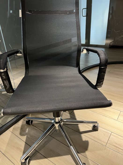 Продаются офисные кресло