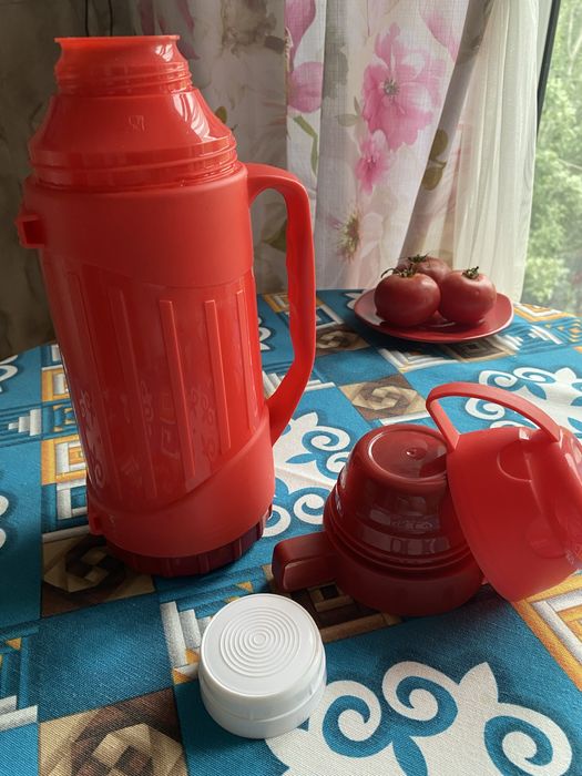 Термос 1 литр. Стеклянная колба. Держит кипяток 24 часа!