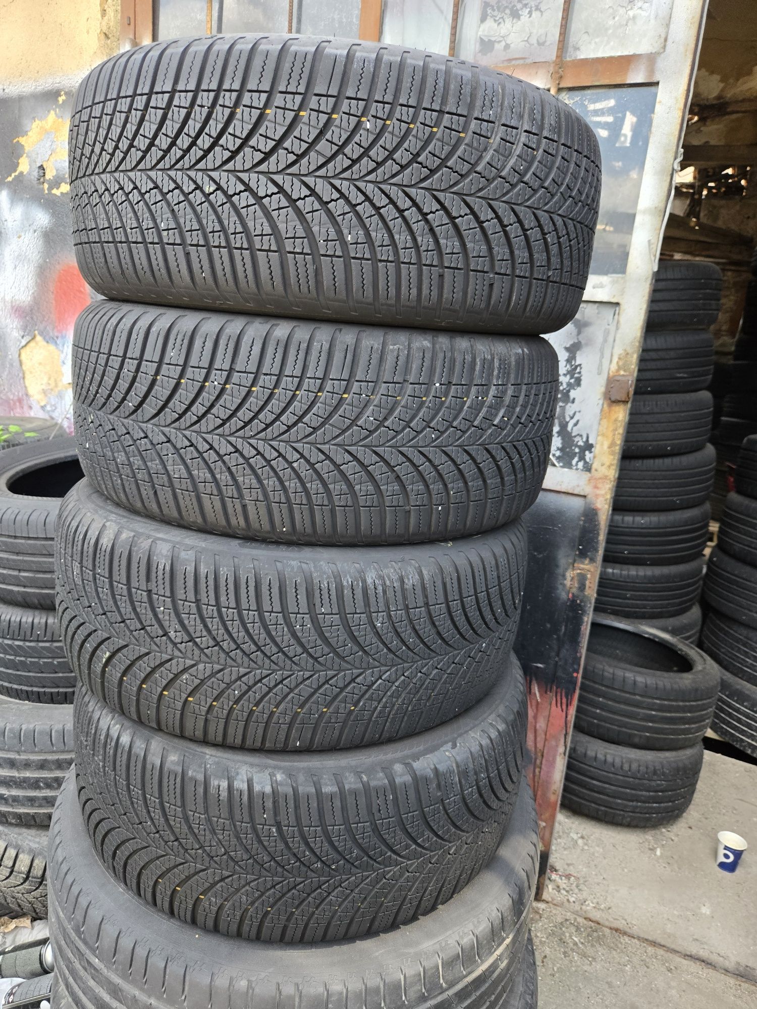 4бр. 225 50 17 Goodyear всесезонни.