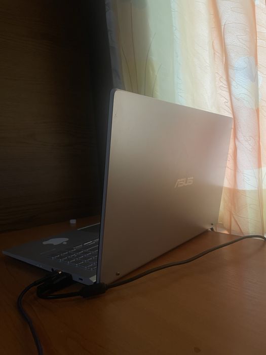 Vand laptop asus sau schimb cu pc