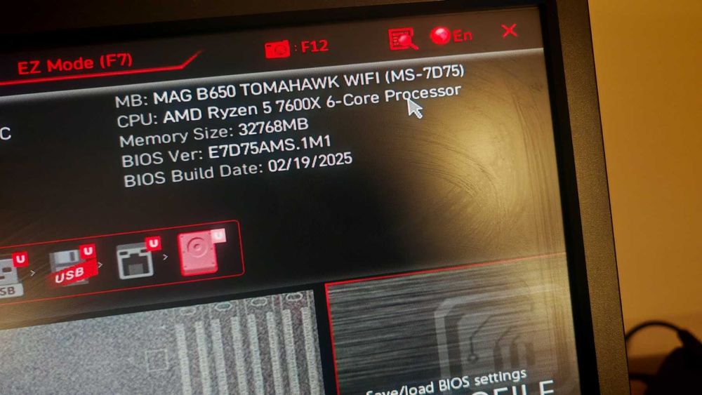 MSI MAG B650 Tomahawk WIFI + RYZEN 5 7600X 6-Core (5.3 GHz Turbo) AM5