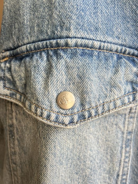 Много стилно дънково яке на марката Calvin Klein