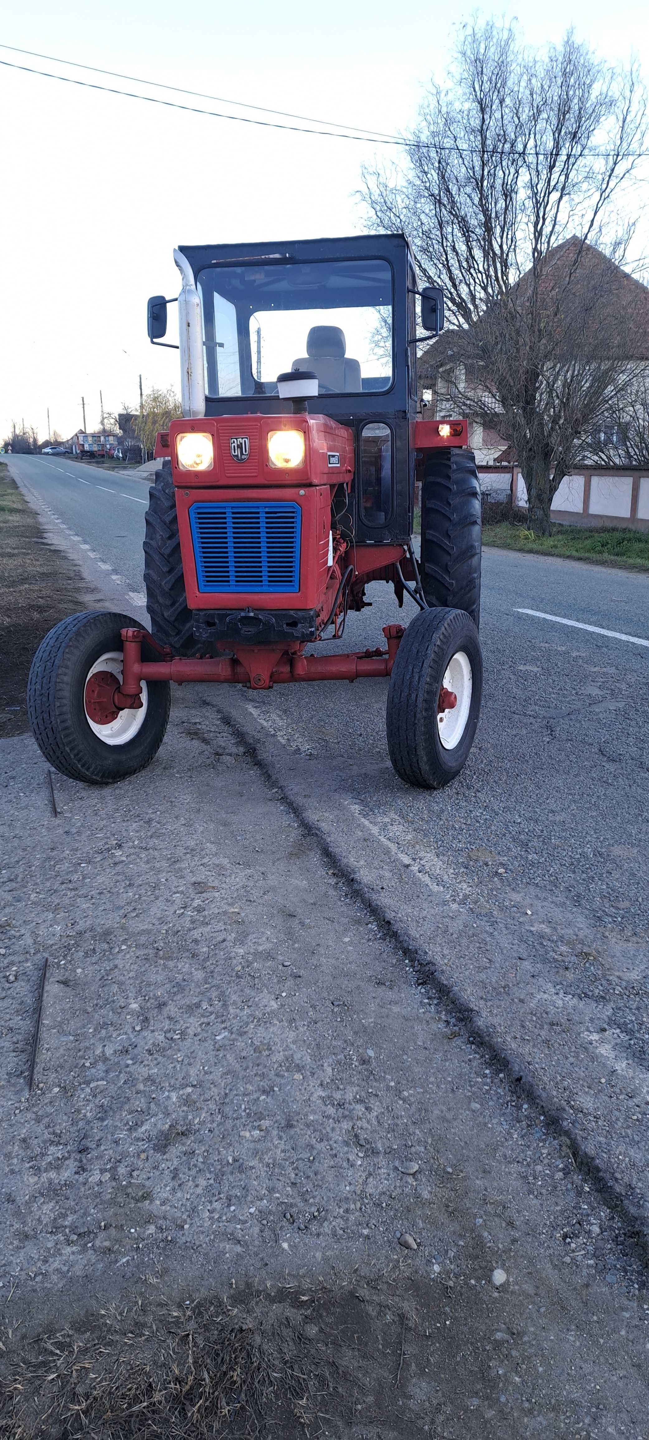 Tractor  u.    650