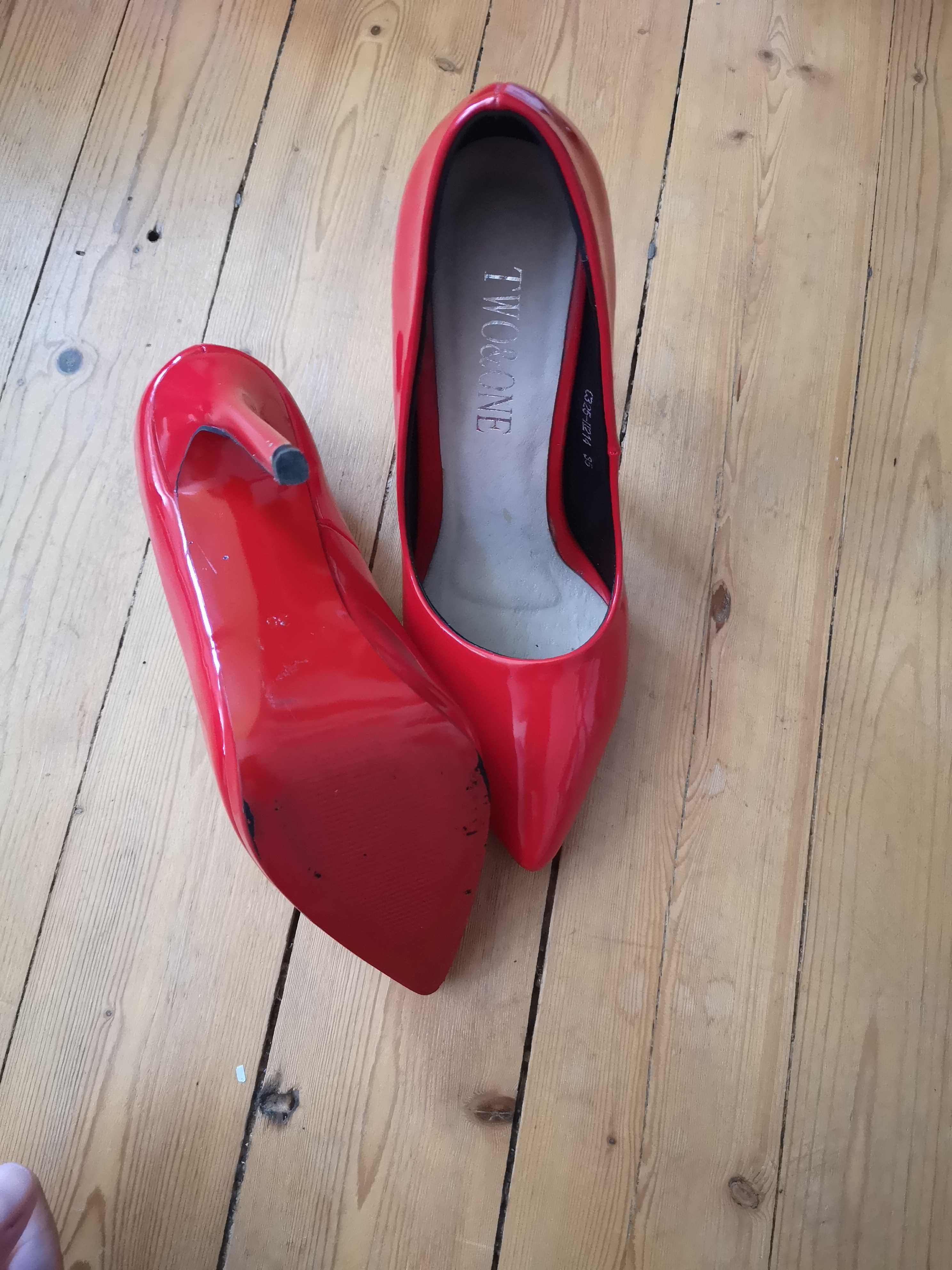 Стилни червени обувки на висок ток 35 номер