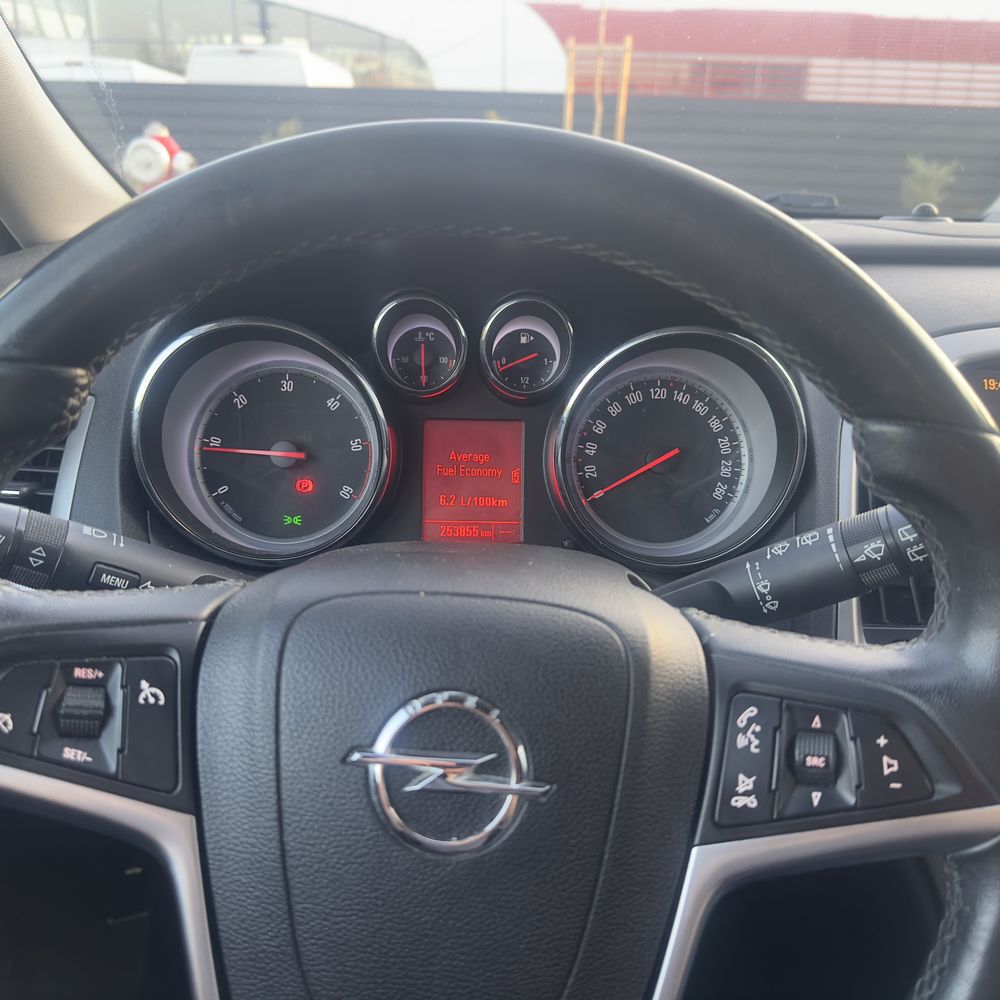 Opel Astra J 1.6 diesel • 2011• 253.000 km • Manual
