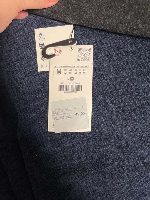 Шапка с периферия с вълна Zara