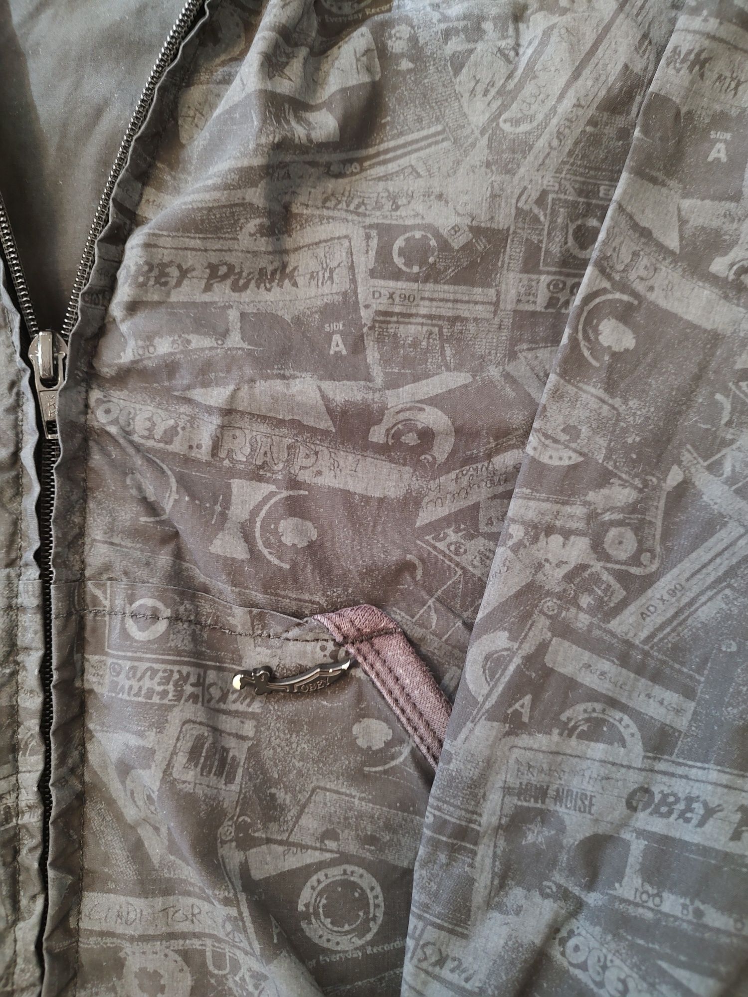 Яке         Obey
