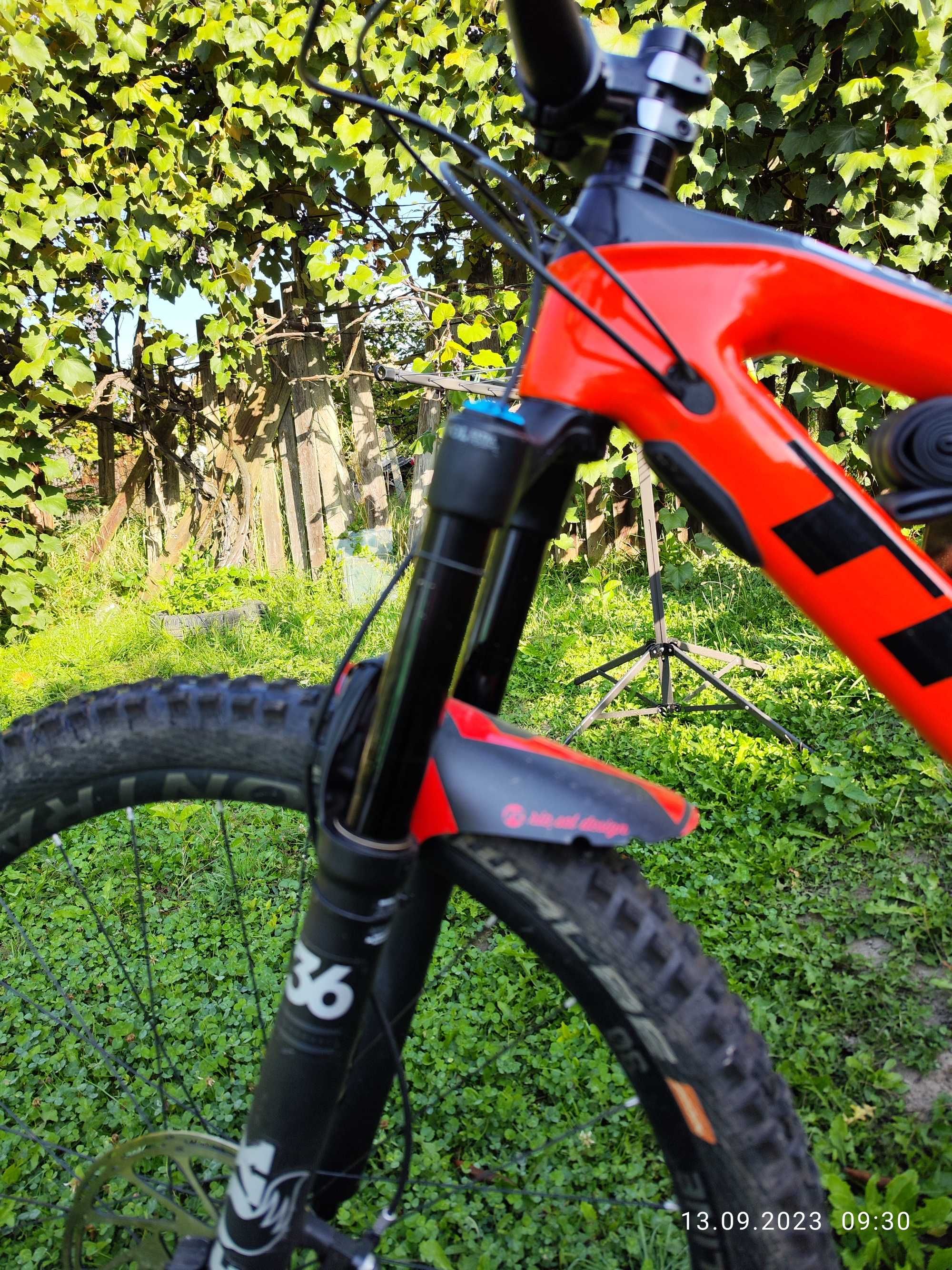 Trek Slash 9.8 Carbon