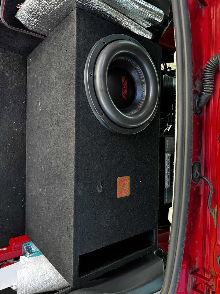 Vand subwoofer EDGE CU CUTIE CUSTOM de 1500W RMS 2200W PEEK