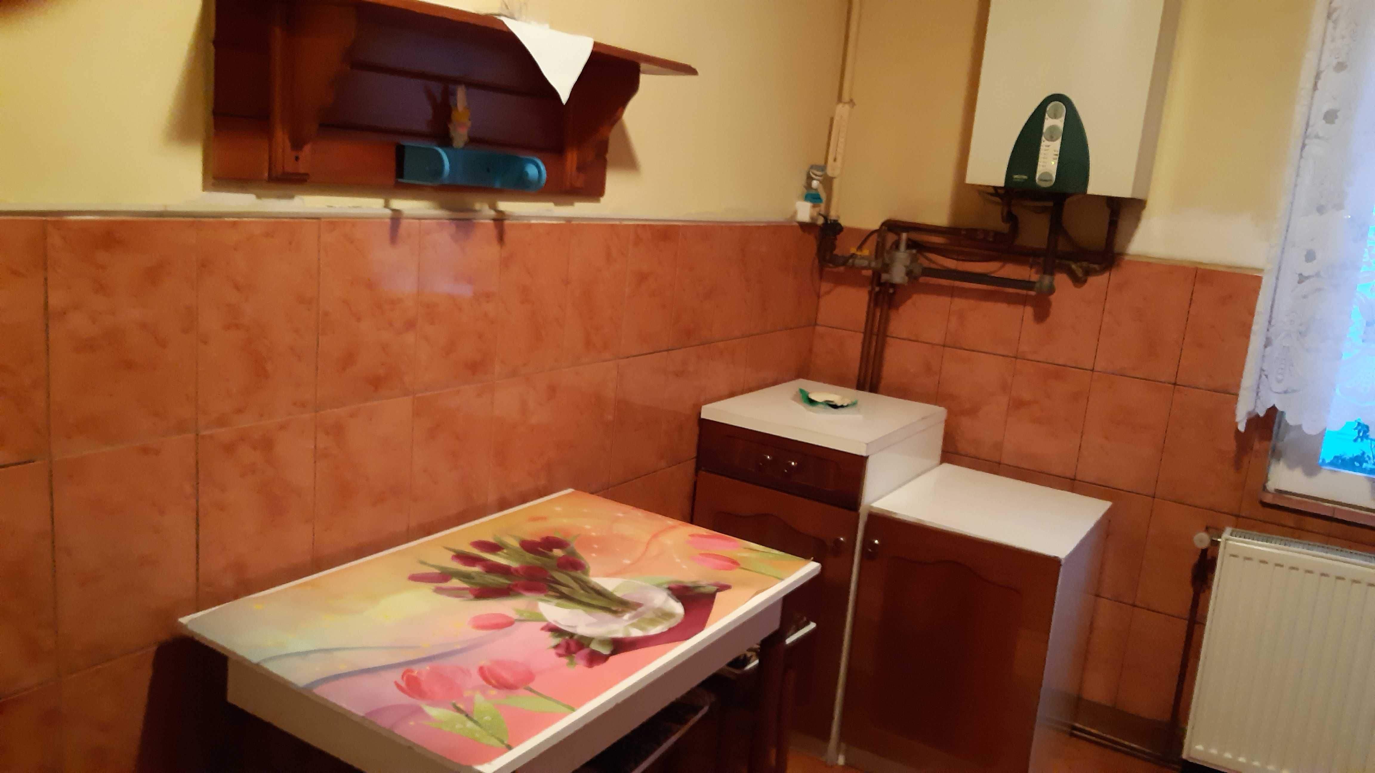 Închiriez în Reghin apartament cu 2 camere,confort I
