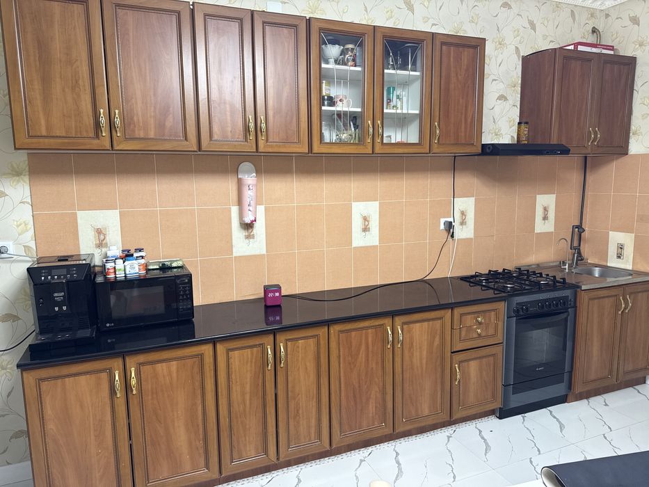 Кухонный гарнитур в отличном состоинии 5 метр