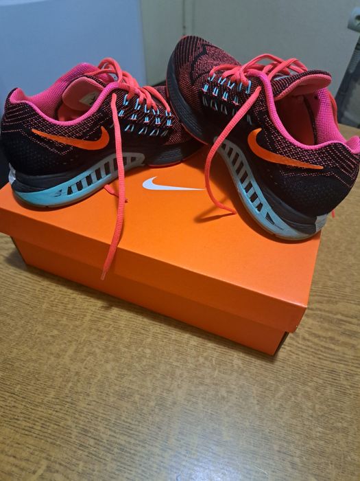Маратонки Nike 38.5