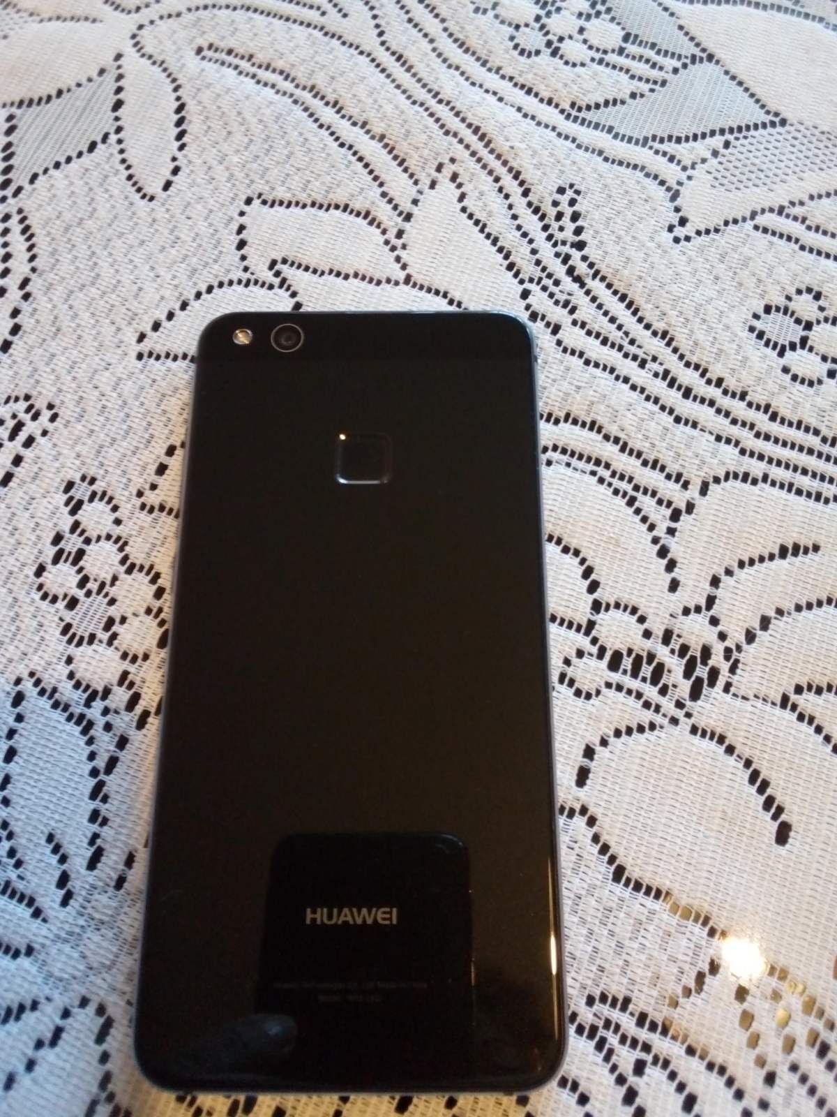 Продавам смартфон Huawei P10 Lite