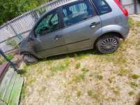 Ford fiesta 2004 avariat în față