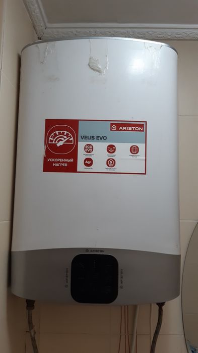 Продам титан фирмы Ariston 50л. (НА ЗАПЧАСТИ)