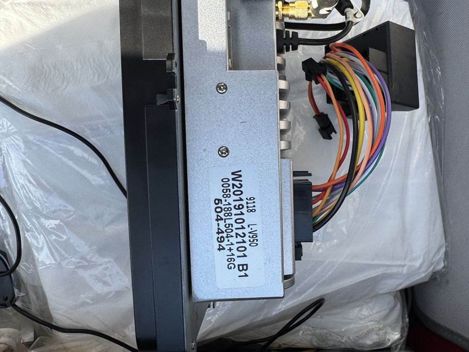 Navigatie auto cu folia pe displei