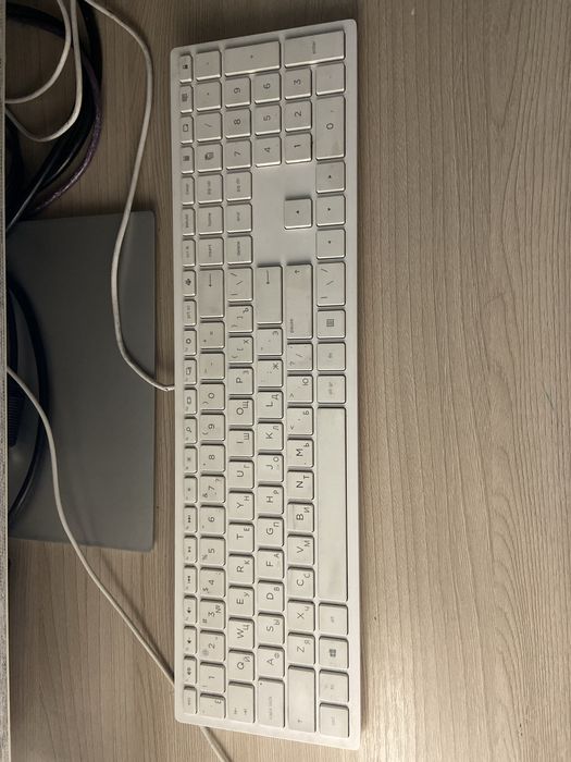 Продается компьютер  HP Pavilion All-in-One 27 r0xx