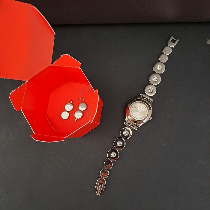 Часовник Swatch - нов в оригиналната си опаковка