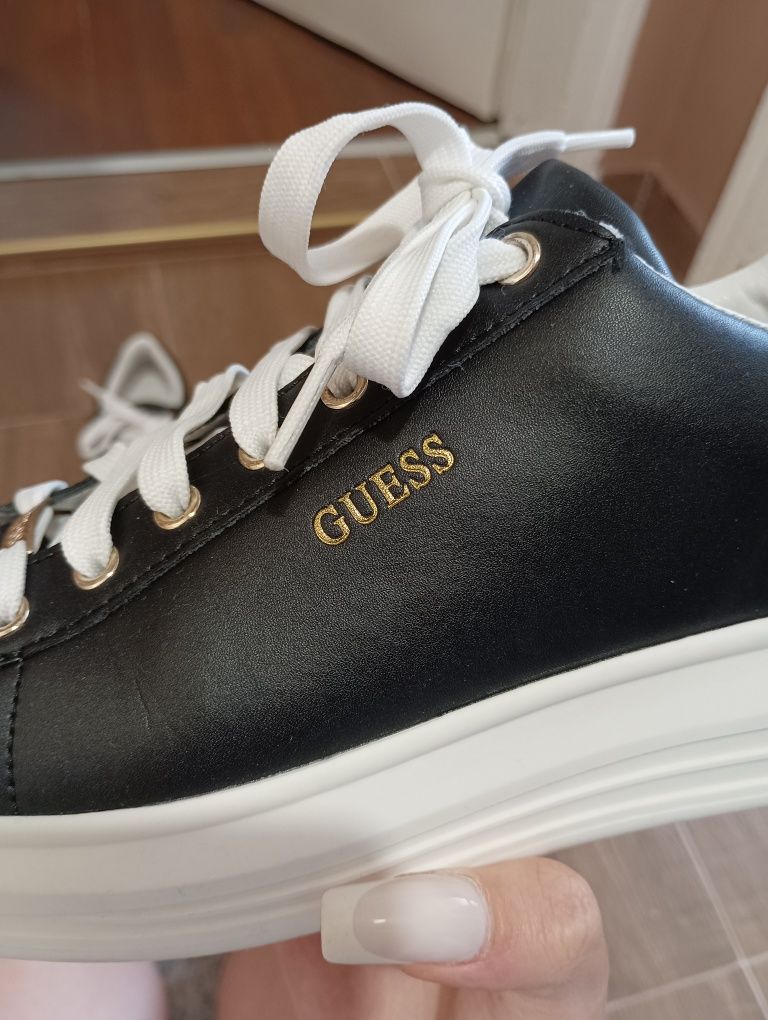Оригинални сникърси Guess