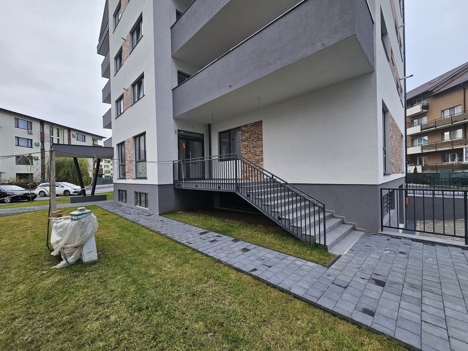 Spatiu comercial, zona Eroilor,  Florești