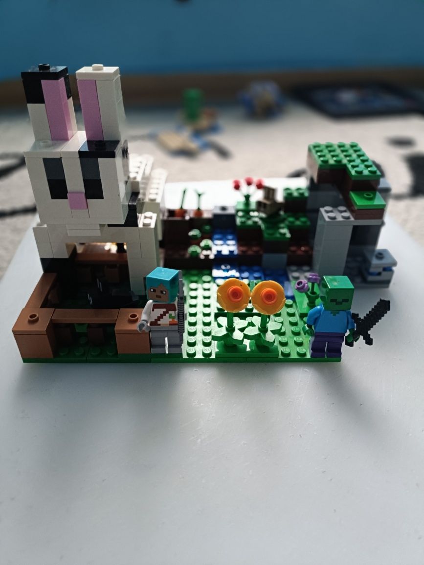 LEGO® Minecraft - Ferma de iepuri 21181, 340 piese