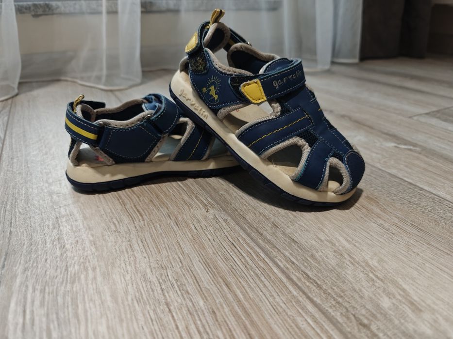 Сандали марката garvalin