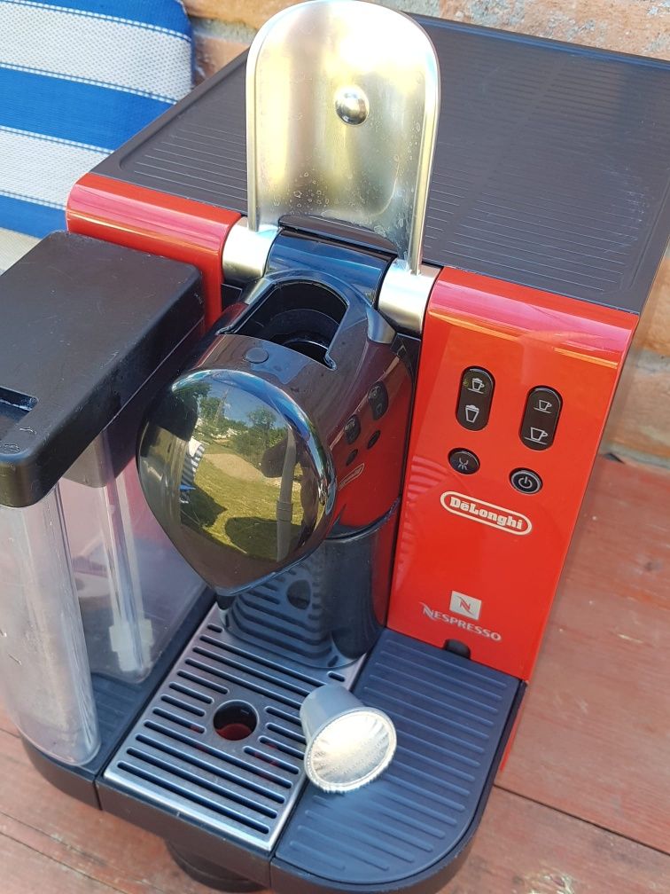 Vând aparat cafea nespresso