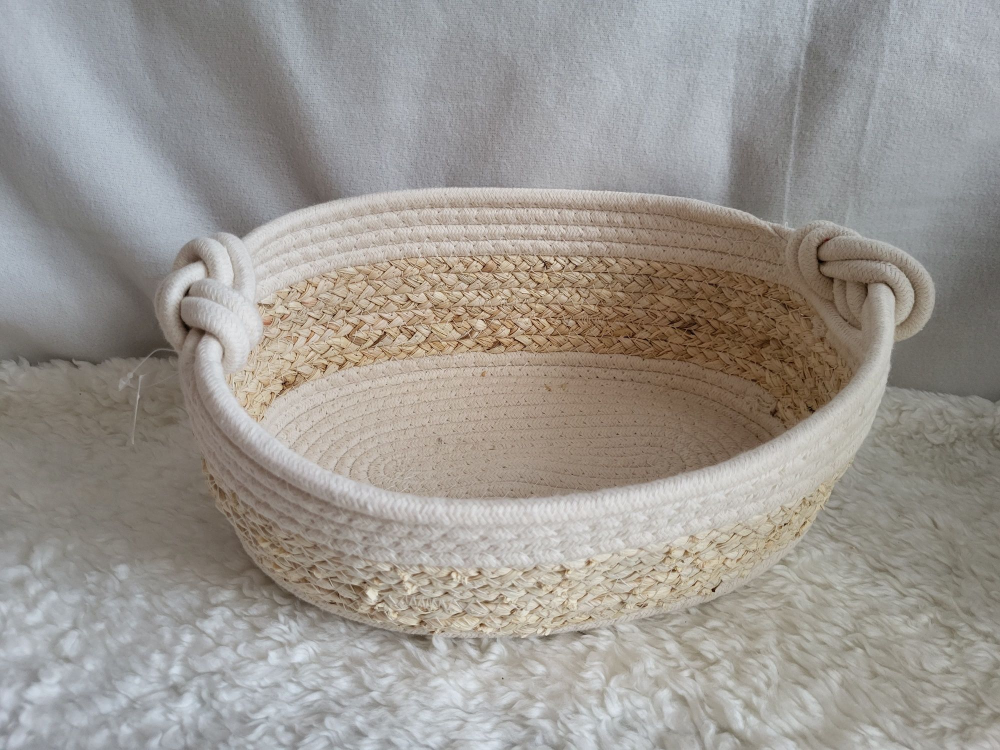 Плетена кошница за декорация