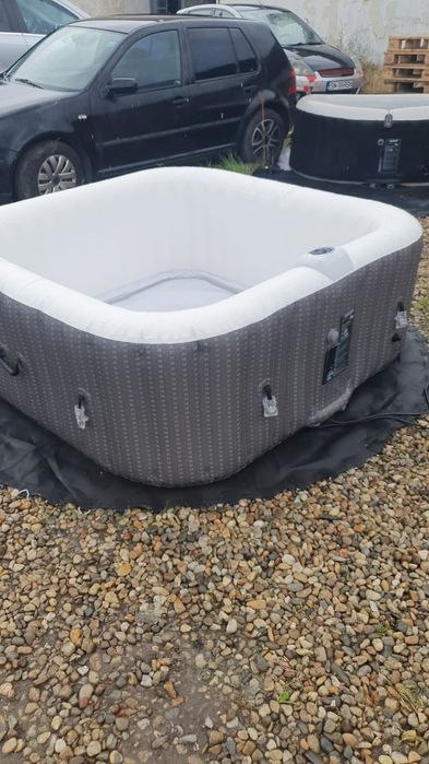 Jacuzzi patrat cu încălzire