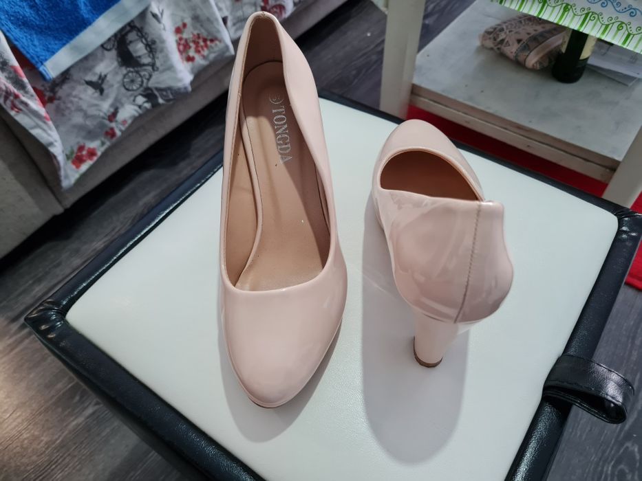 Pantofi dama clasici uzati