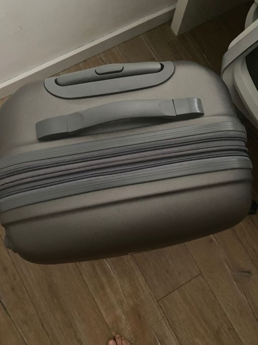 Твърд куфар Estil среден рамер