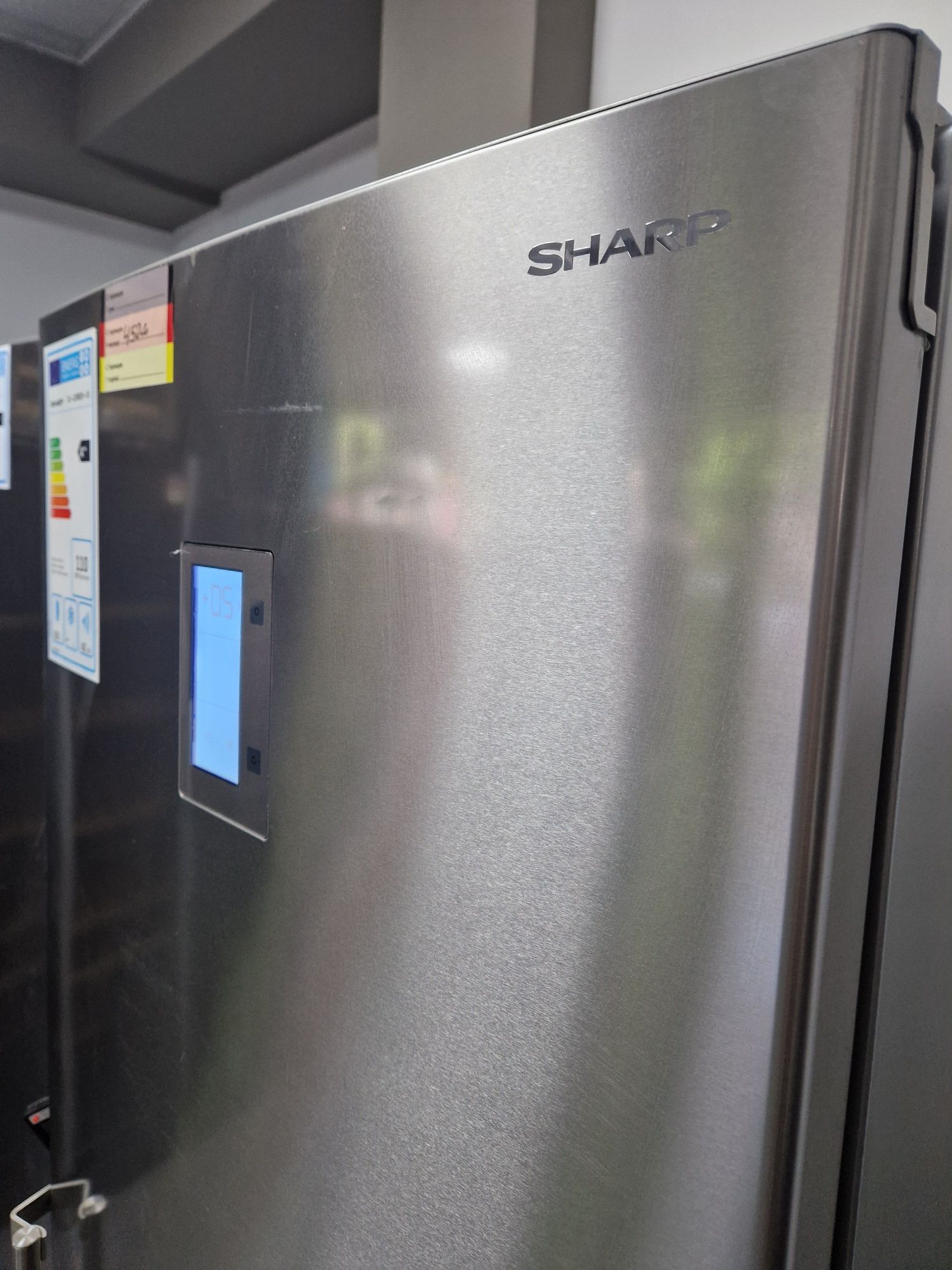 Хладилник с фризер Sharp A++ No Frost