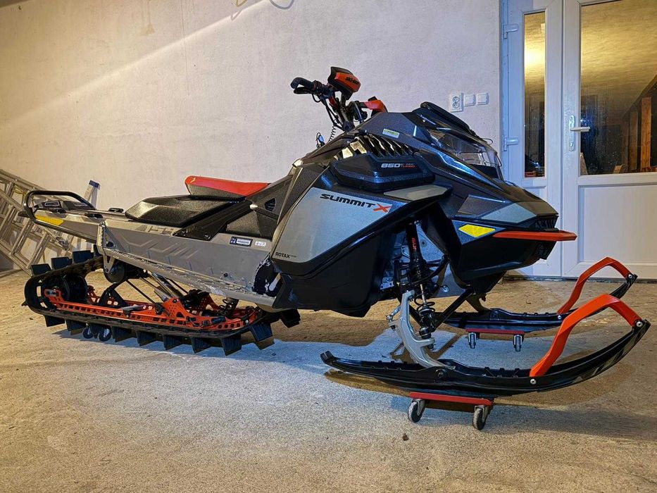 Snowmobil ski doo summit X 850 TURBO 2022