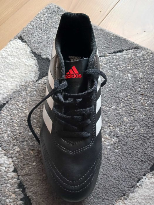 Футболни бутонки Adidas 38 номер. Нови.