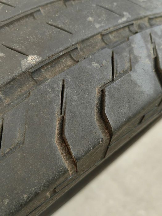 Гуми за бус Континентал 225/75/16 3бр.